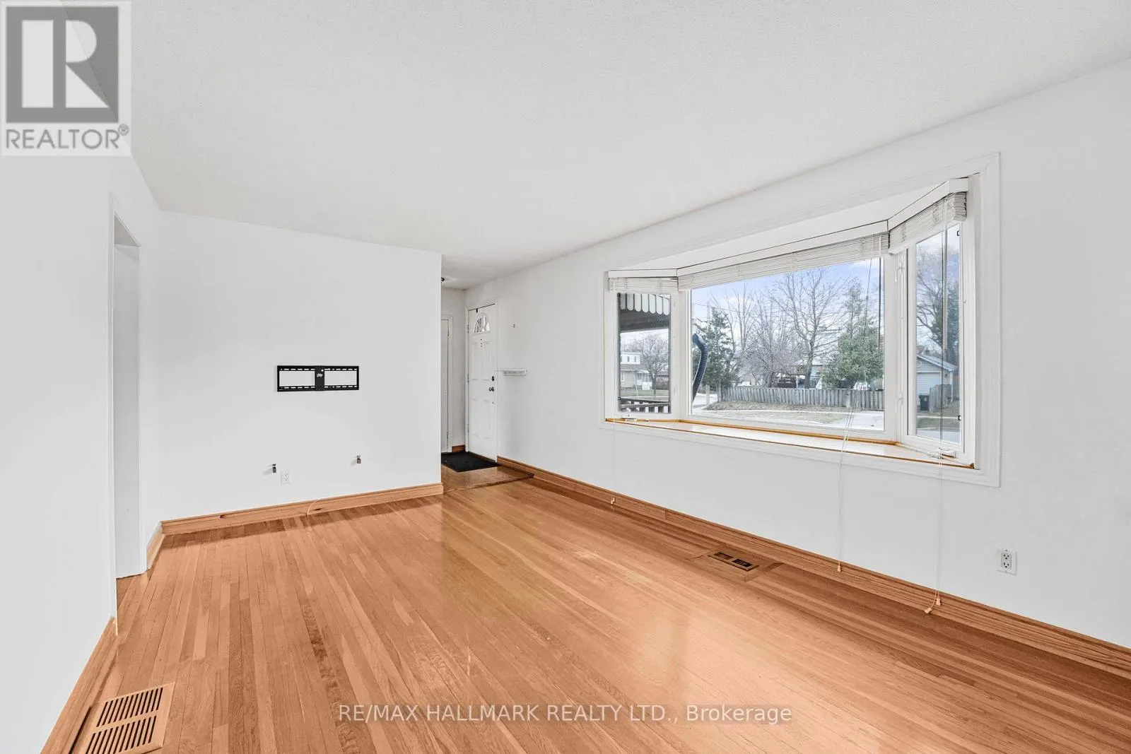 17 TOFIELD CRESCENT