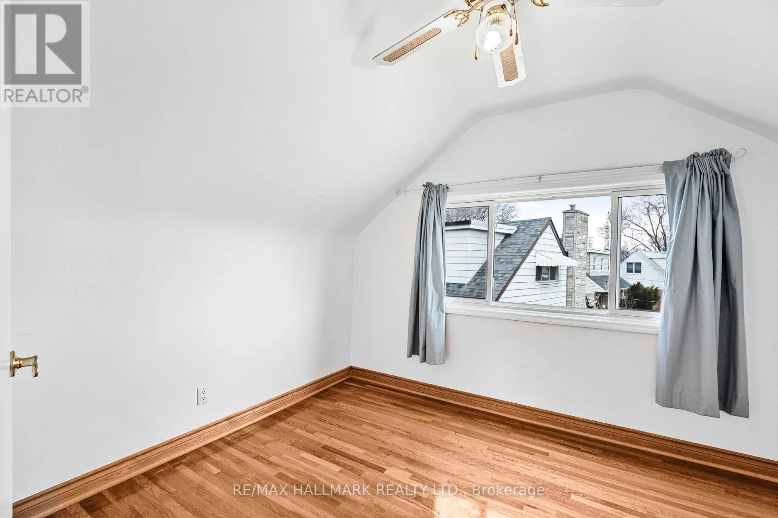 17 TOFIELD CRESCENT