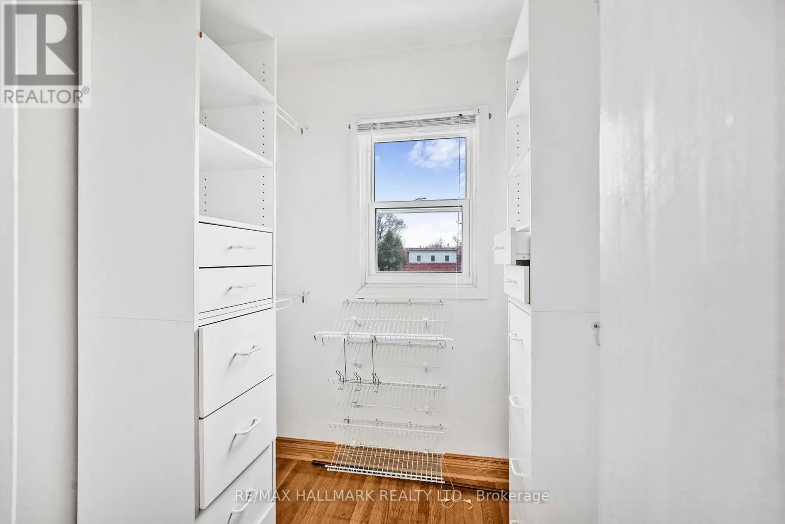 17 TOFIELD CRESCENT