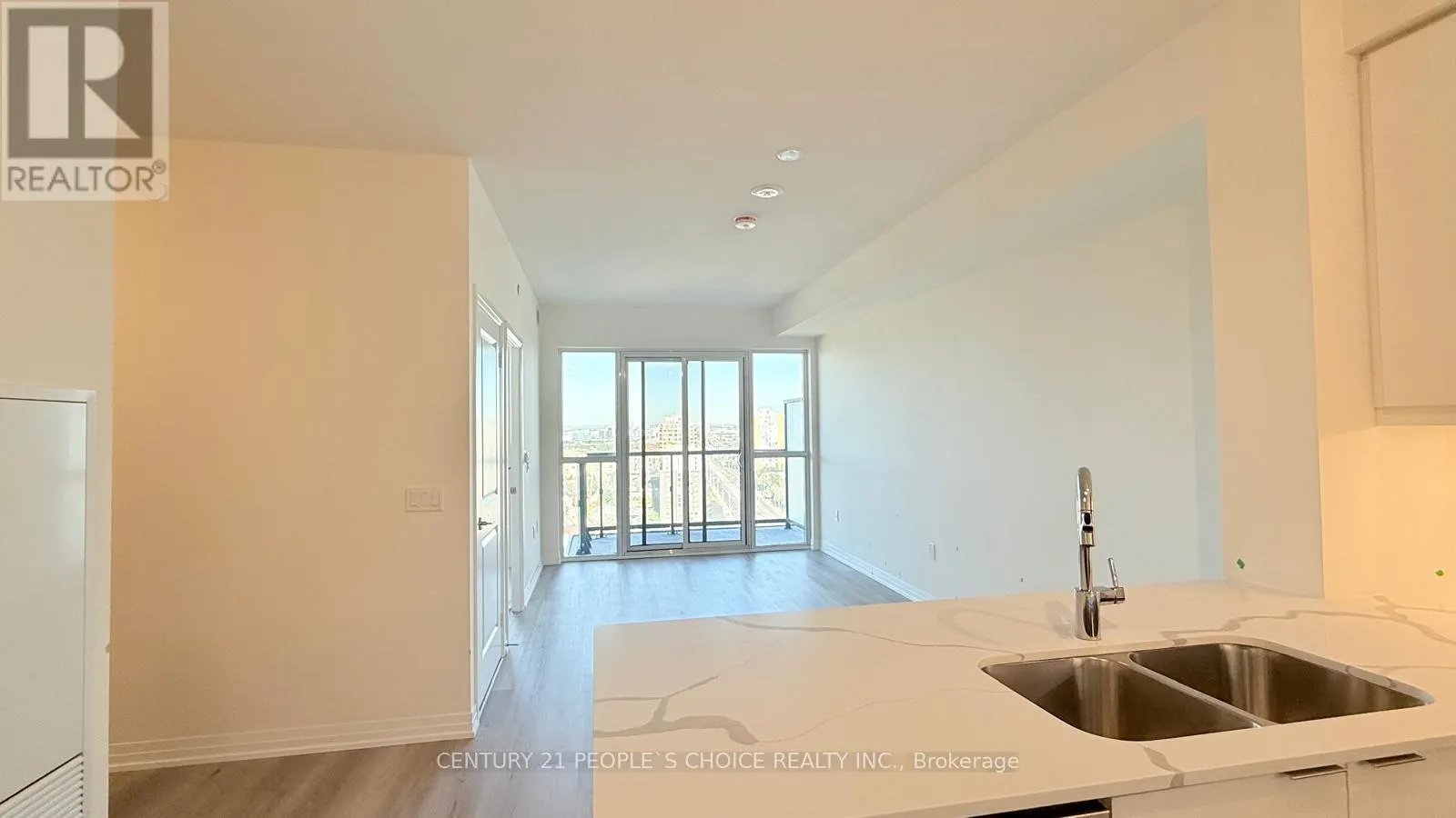 1907 - 15 WATERGARDEN DRIVE