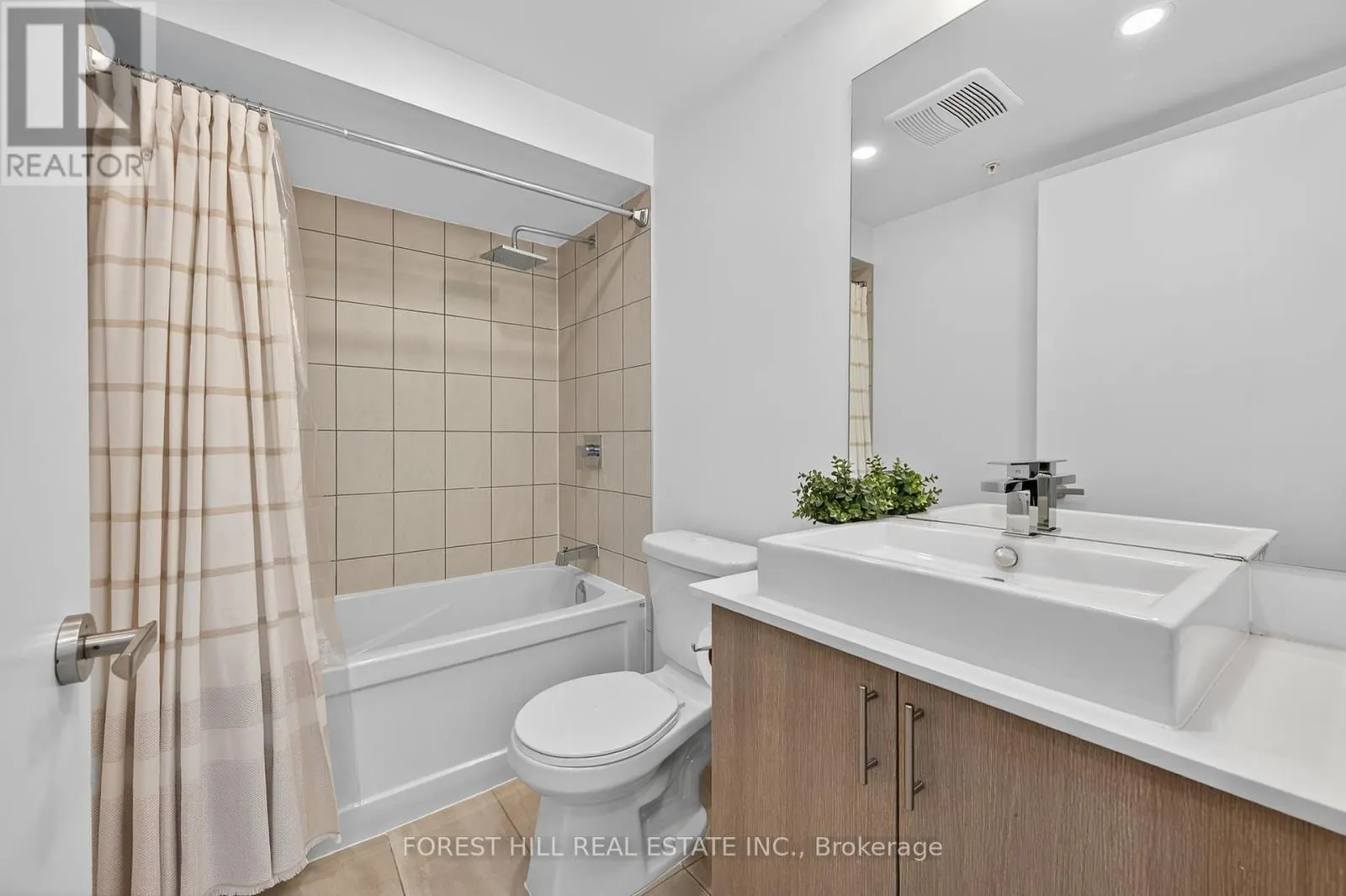 156 - 38 HOWARD PARK AVENUE