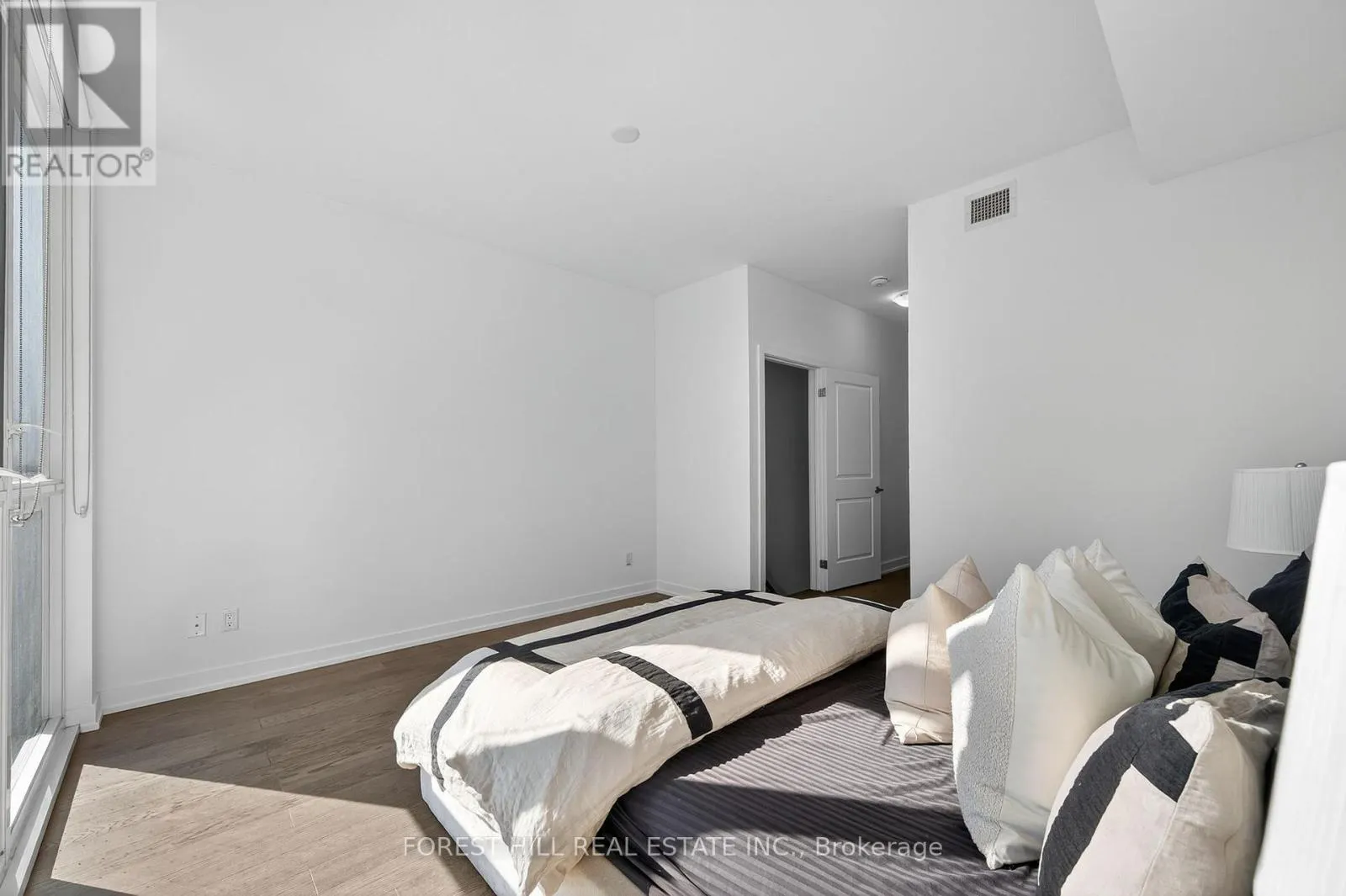 156 - 38 HOWARD PARK AVENUE