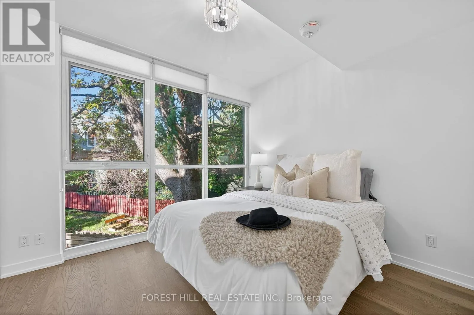 156 - 38 HOWARD PARK AVENUE