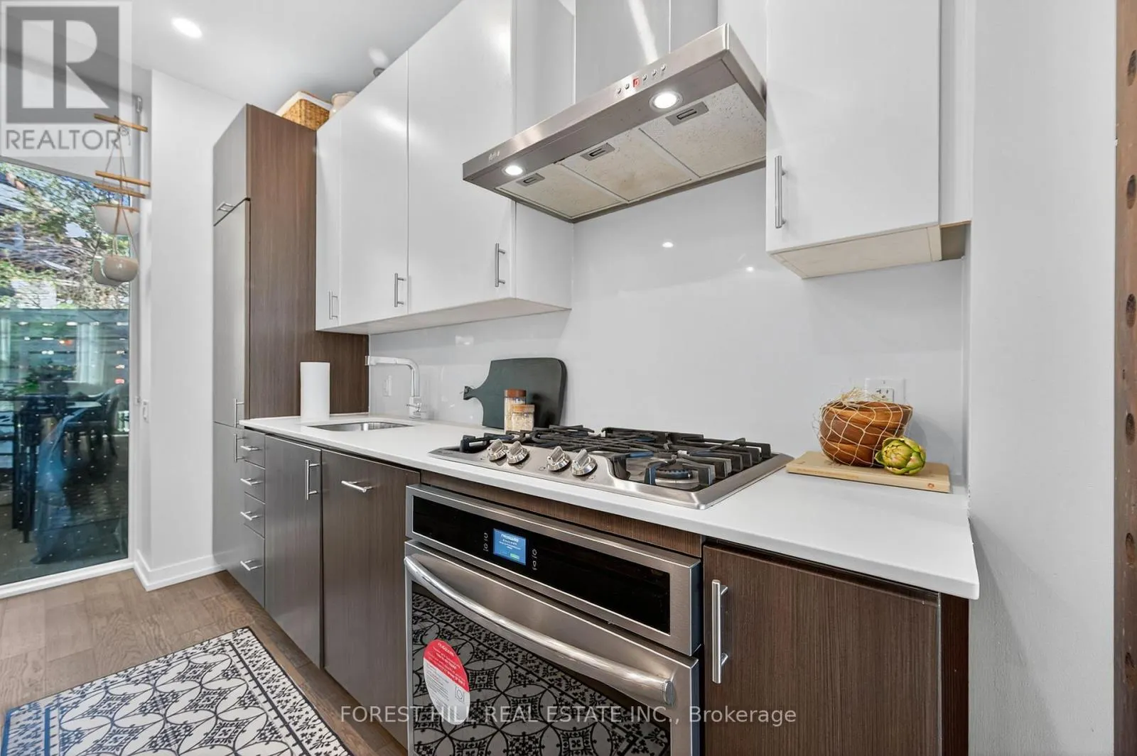 156 - 38 HOWARD PARK AVENUE