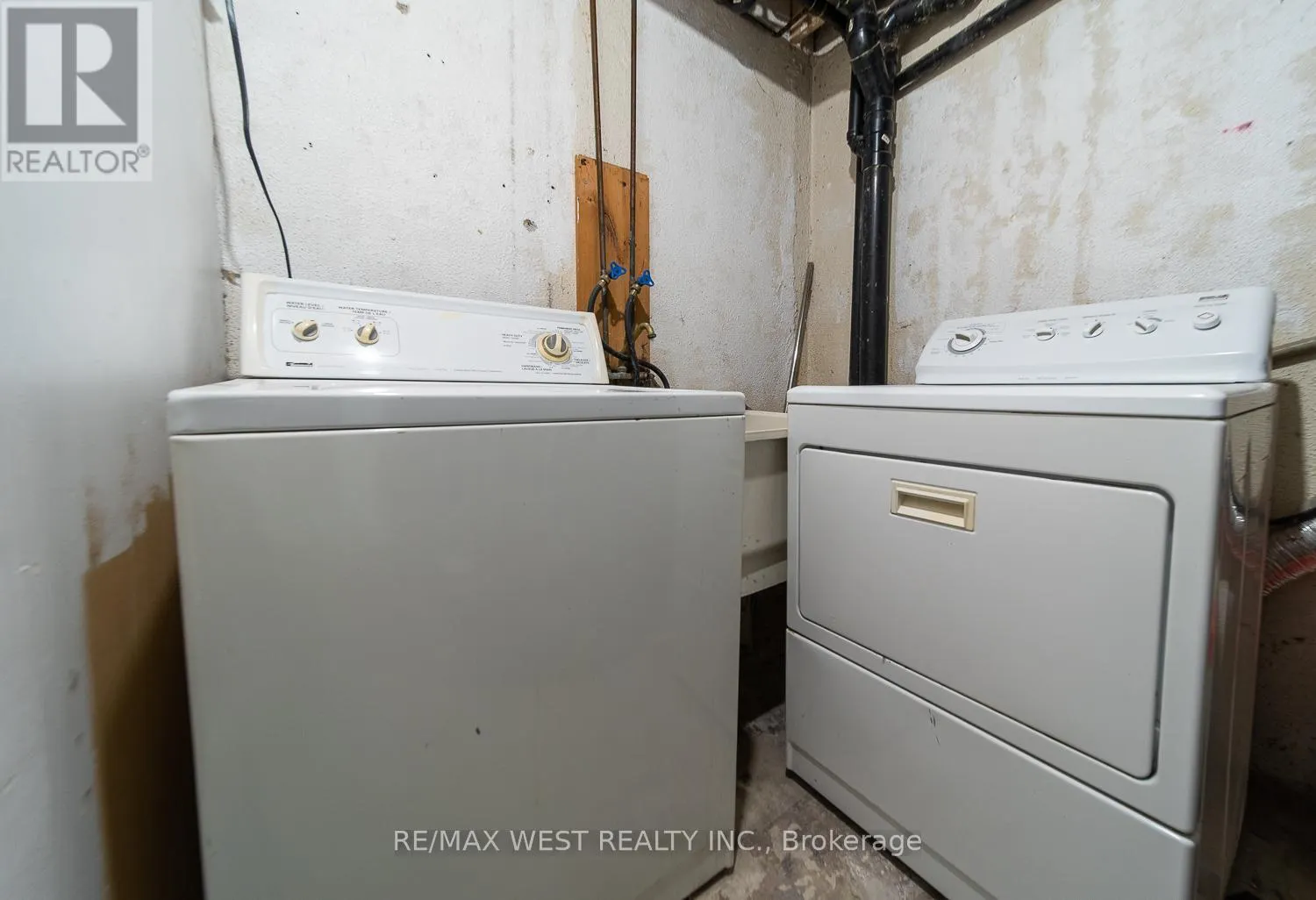 LOWER - 2534 PALISANDER AVENUE