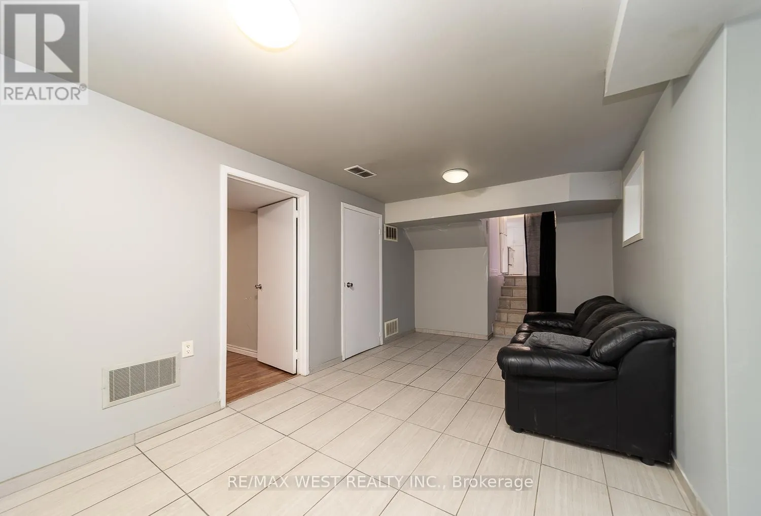 LOWER - 2534 PALISANDER AVENUE