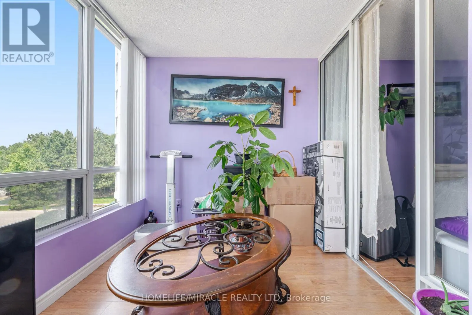 401 - 26 HANOVER ROAD