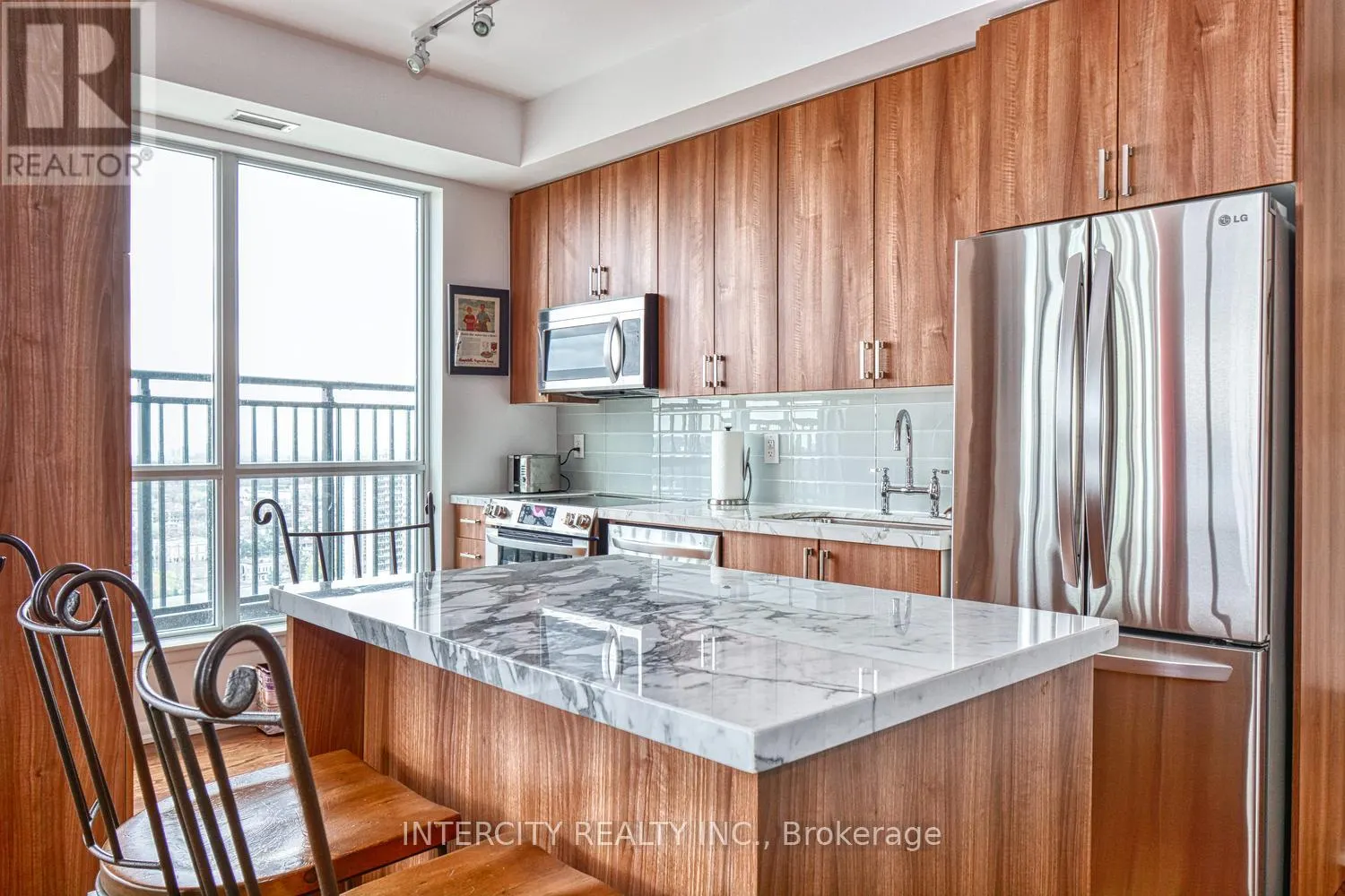2104 - 800 LAWRENCE AVENUE W