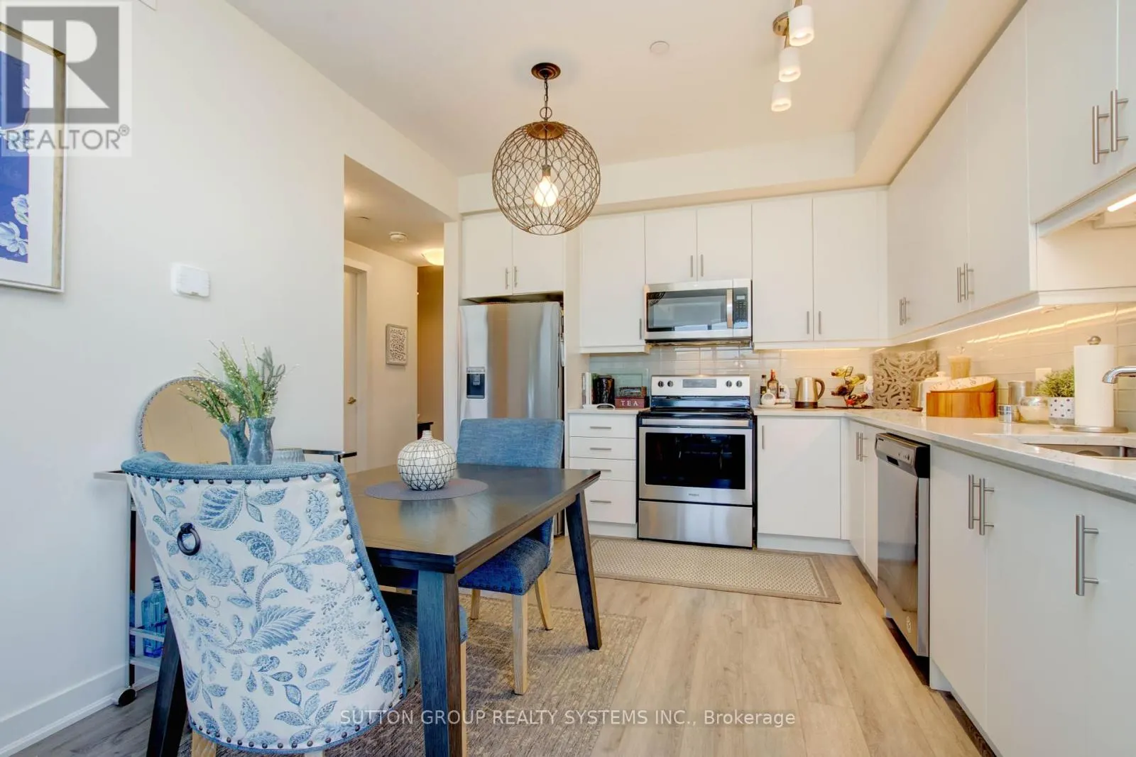 402 - 340 PLAINS ROAD E