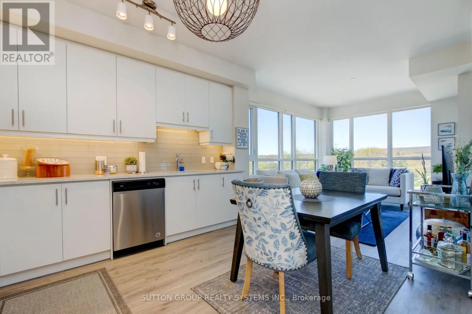 402 - 340 PLAINS ROAD E