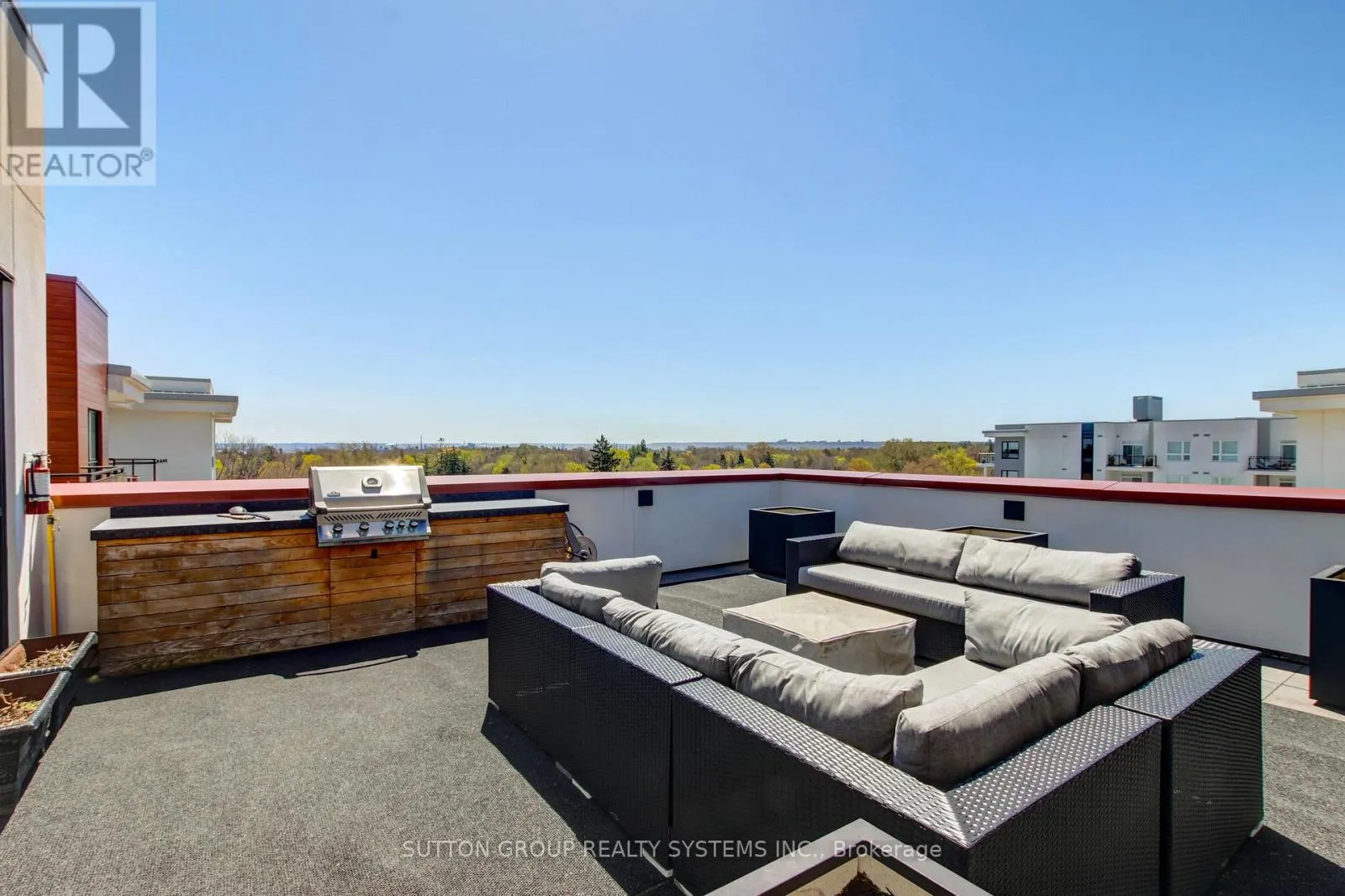 402 - 340 PLAINS ROAD E