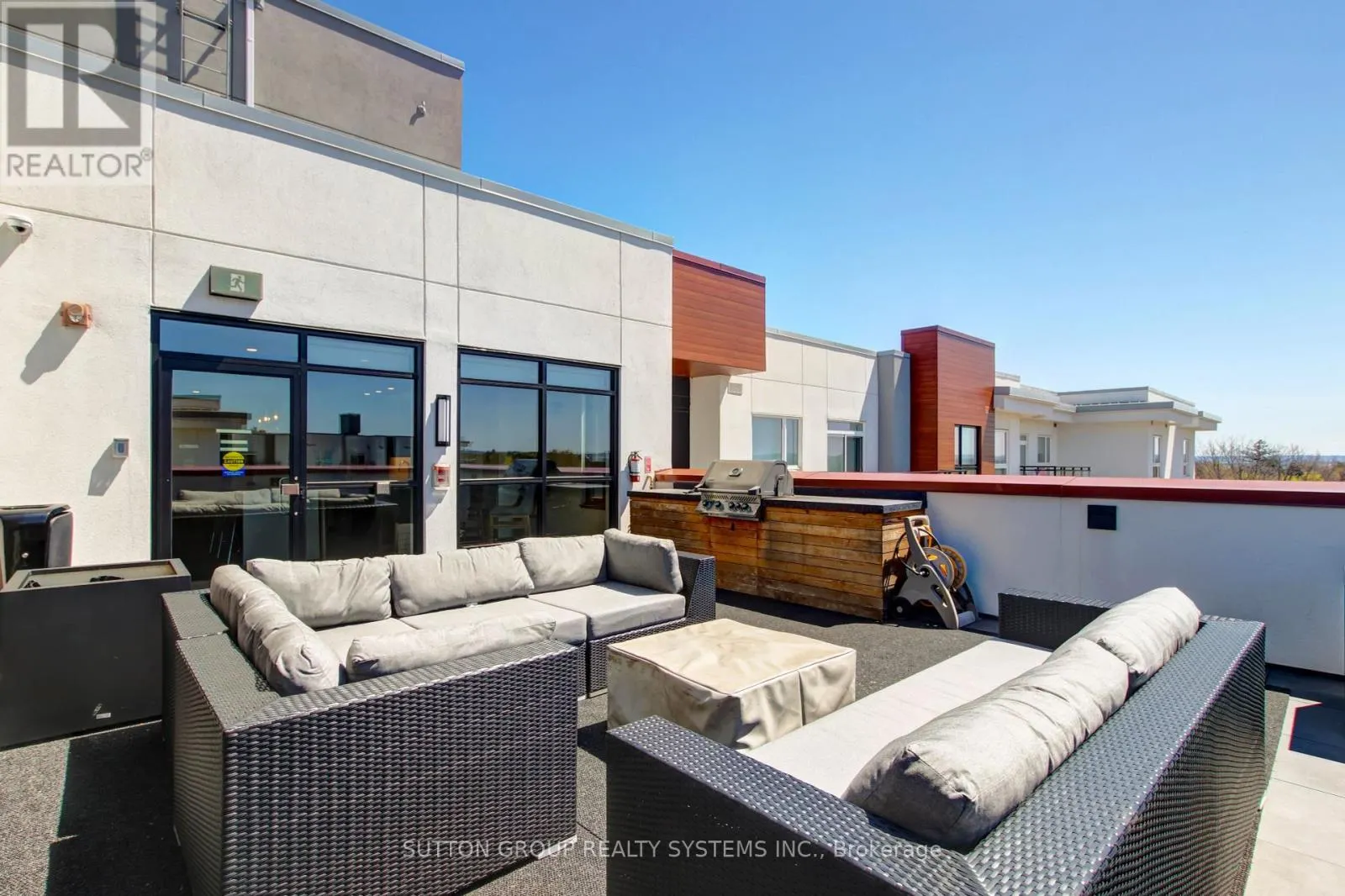402 - 340 PLAINS ROAD E