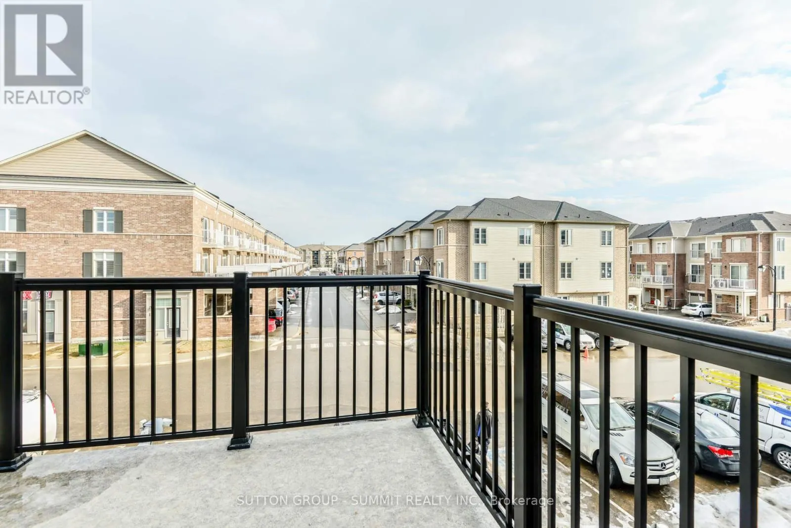 209 - 1200 MAIN STREET E