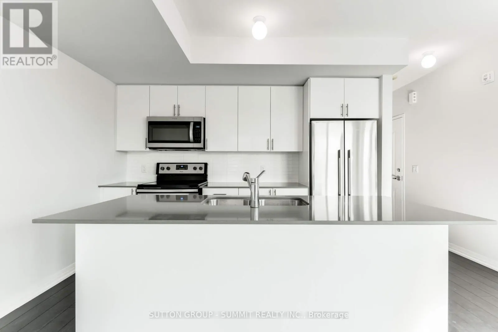209 - 1200 MAIN STREET E