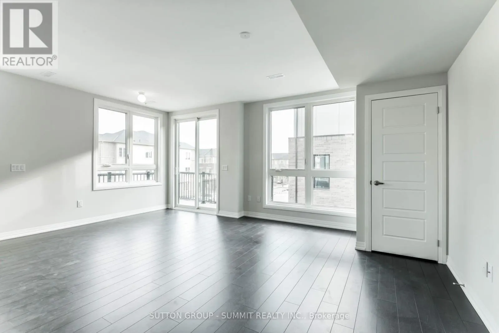 209 - 1200 MAIN STREET E
