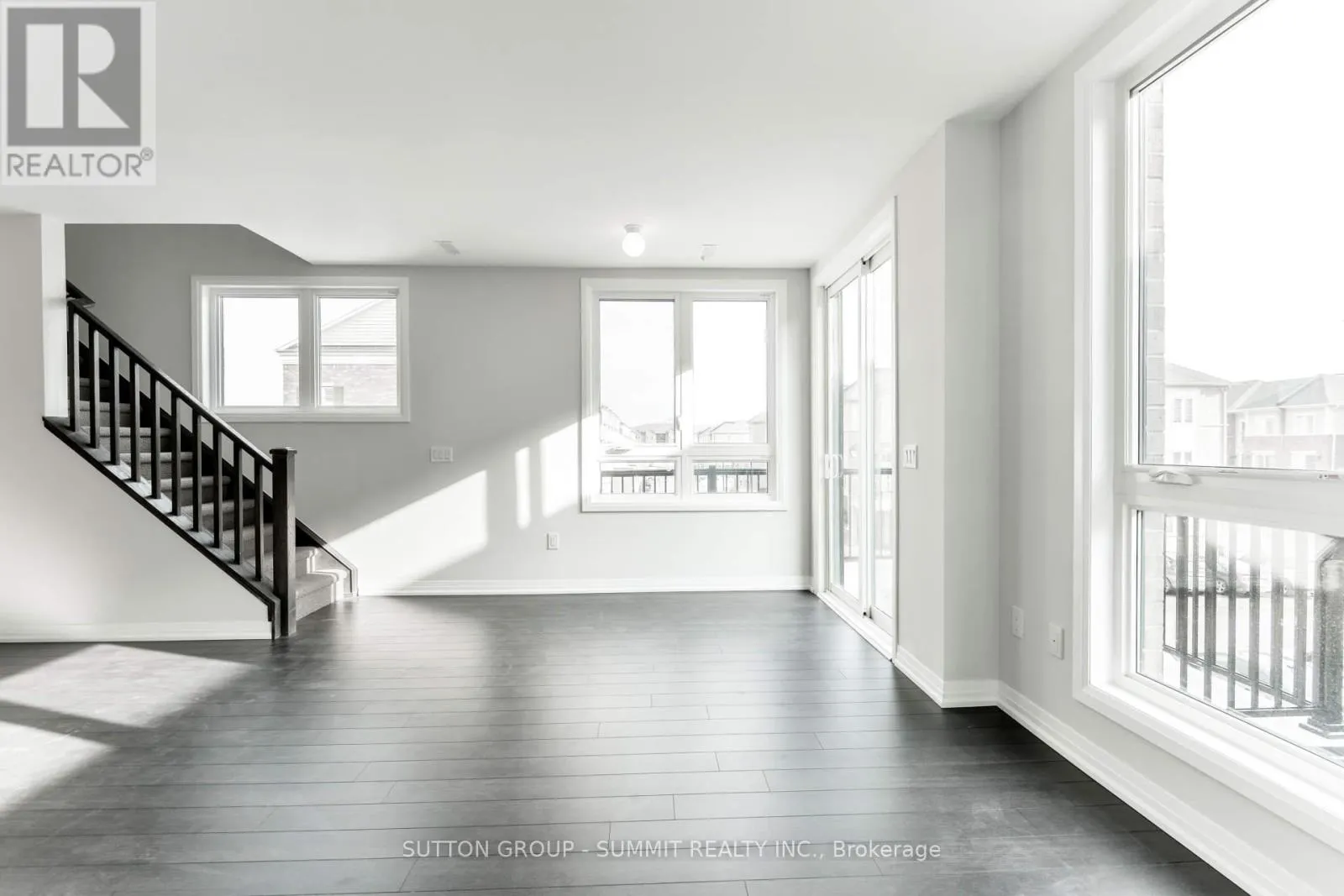 209 - 1200 MAIN STREET E