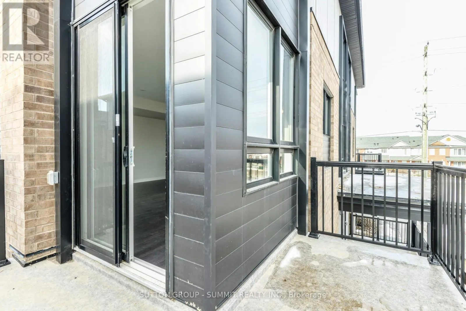 209 - 1200 MAIN STREET E