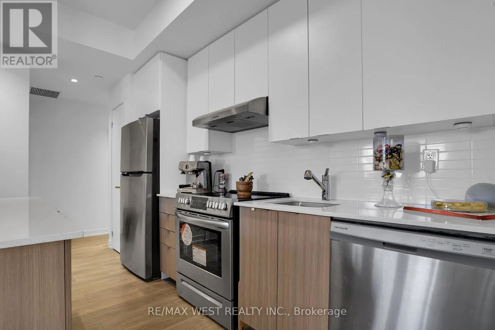 208 - 130 CANON JACKSON DRIVE