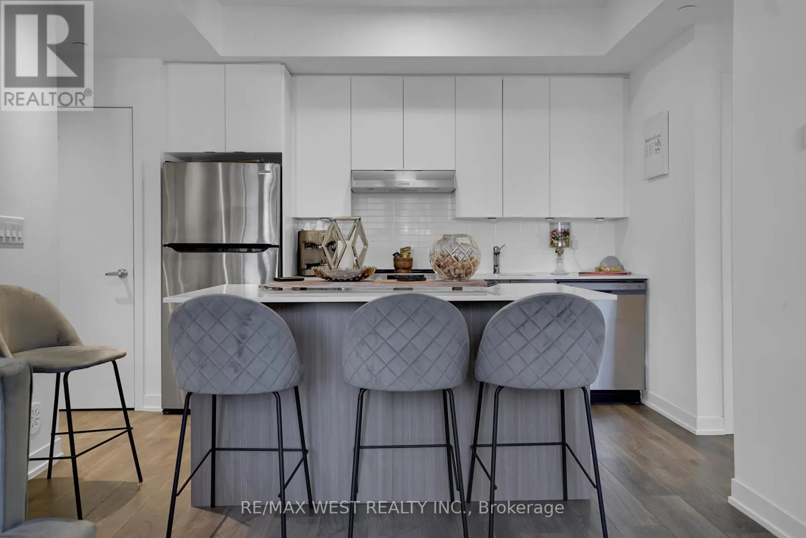 208 - 130 CANON JACKSON DRIVE