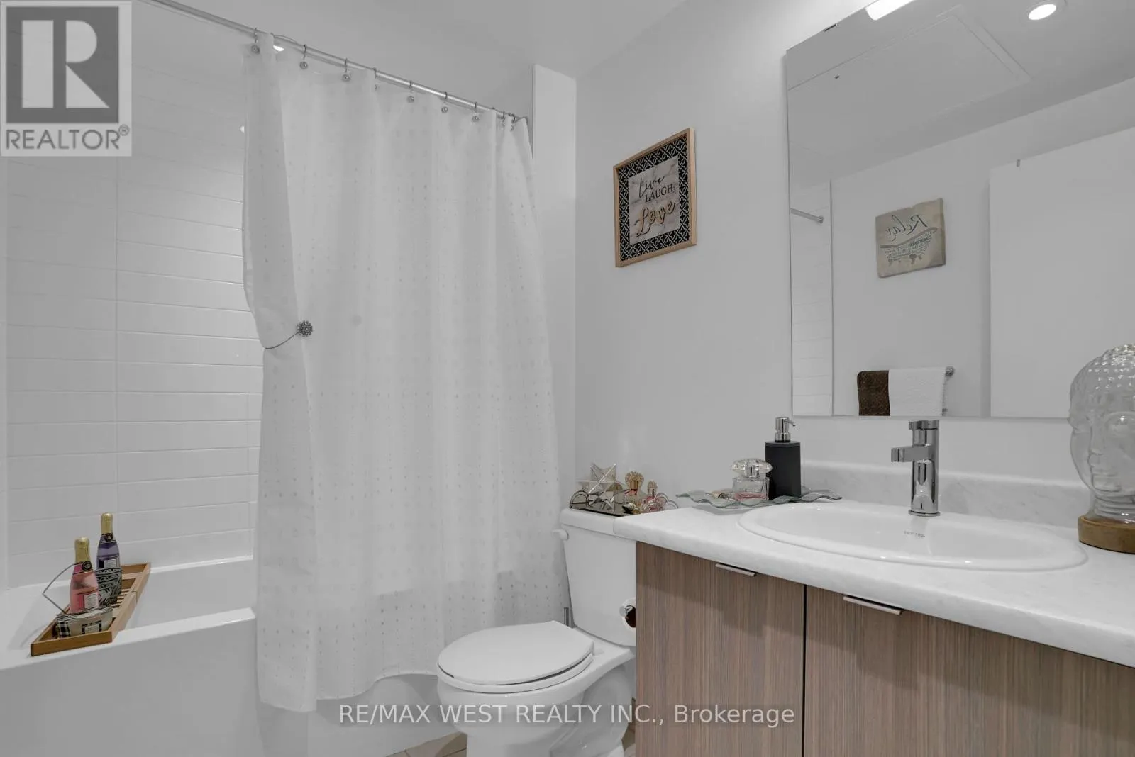 208 - 130 CANON JACKSON DRIVE