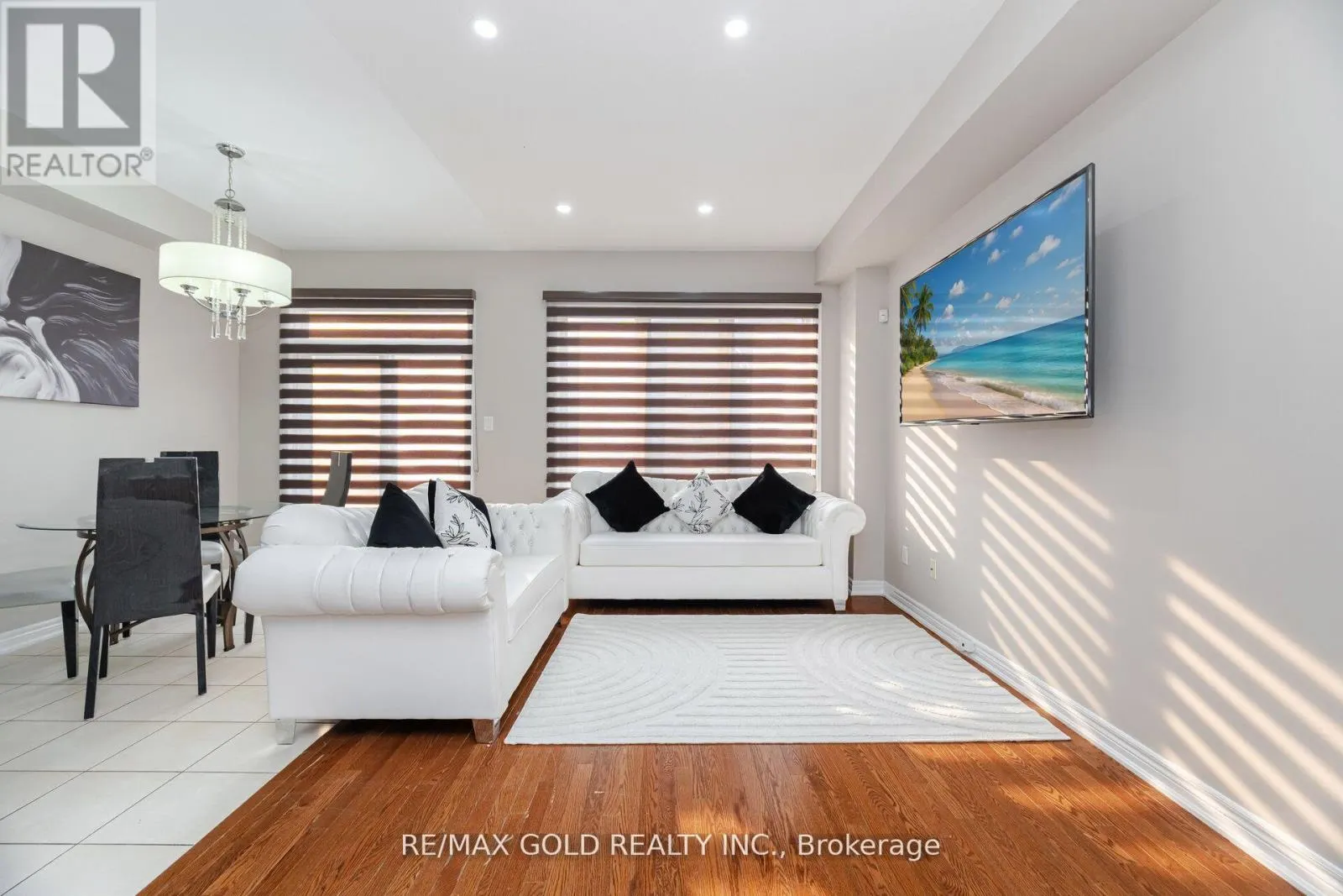 11 SEEDLAND CRESCENT N