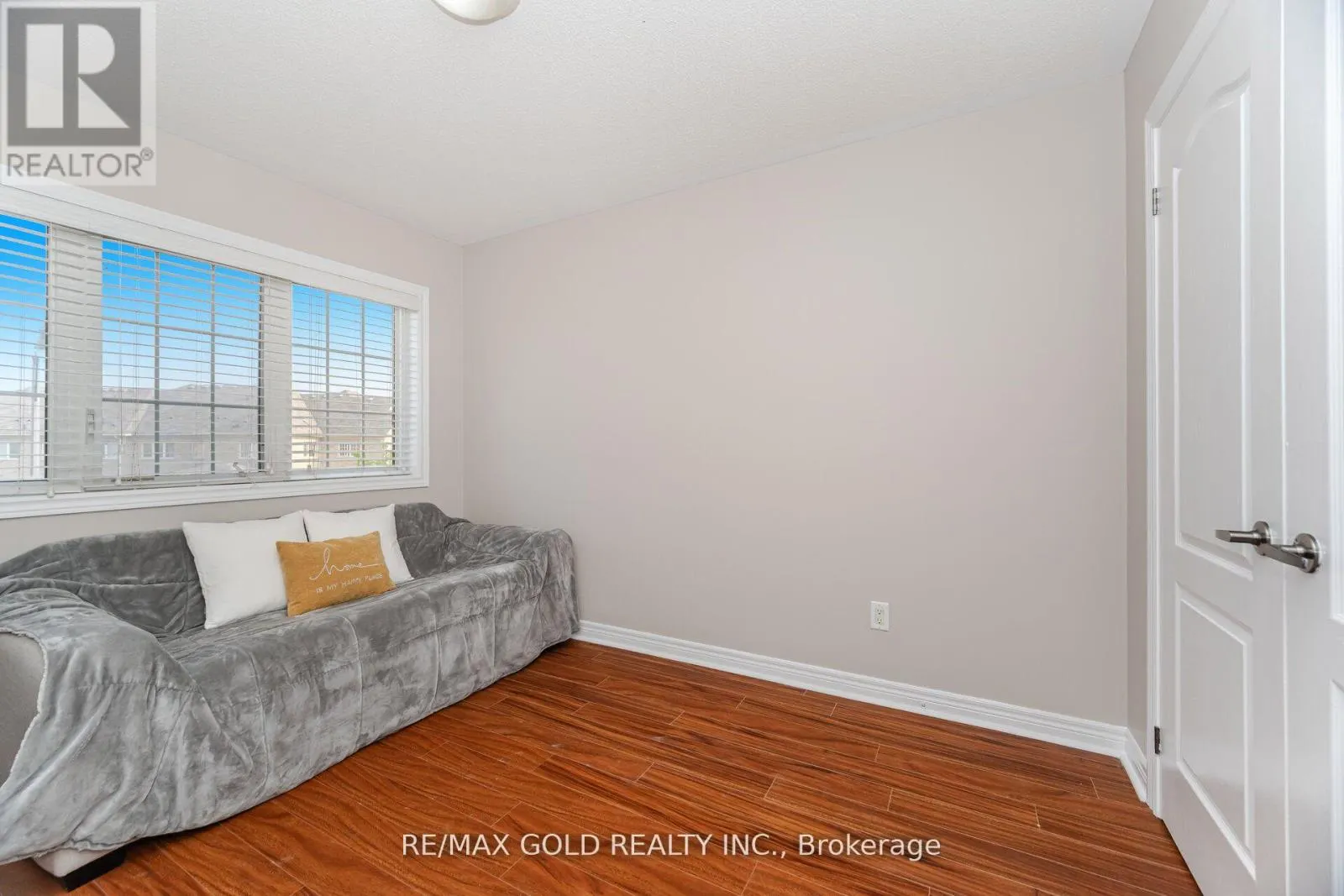 11 SEEDLAND CRESCENT N