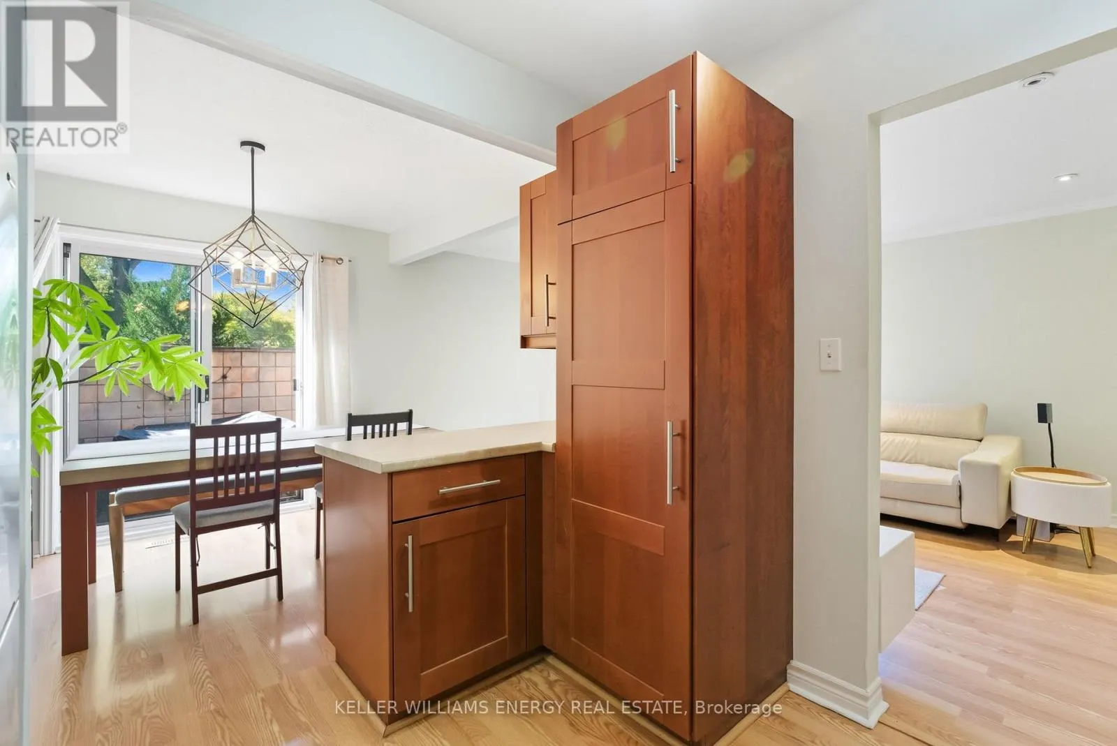 4 - 693 FRANCIS ROAD, #4