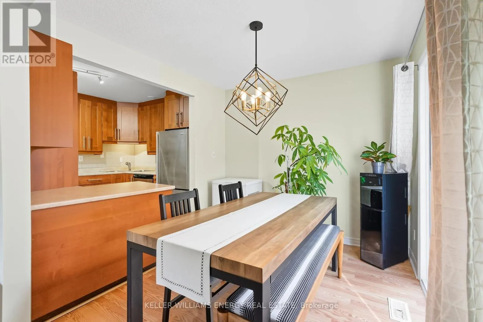4 - 693 FRANCIS ROAD, #4