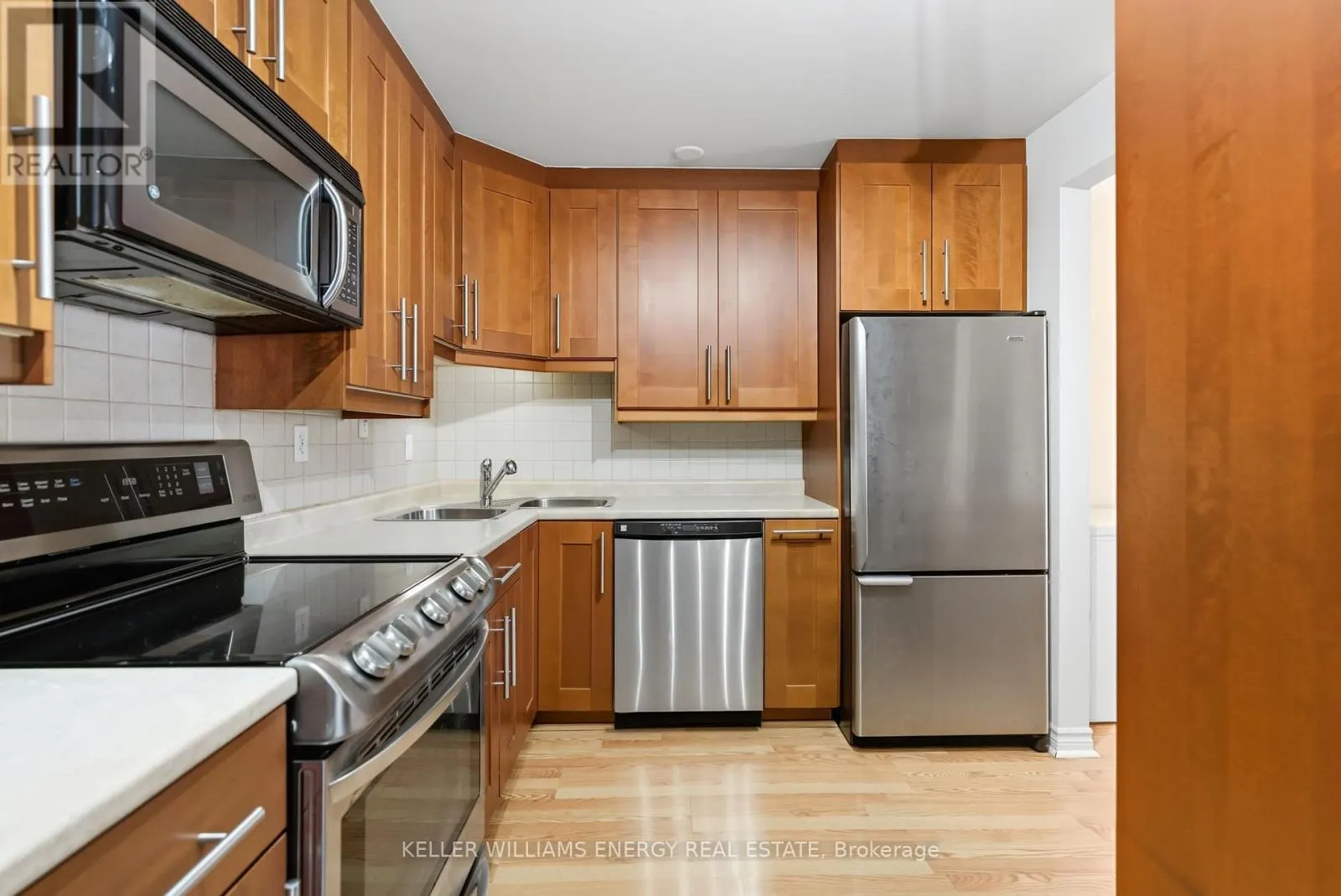 4 - 693 FRANCIS ROAD, #4
