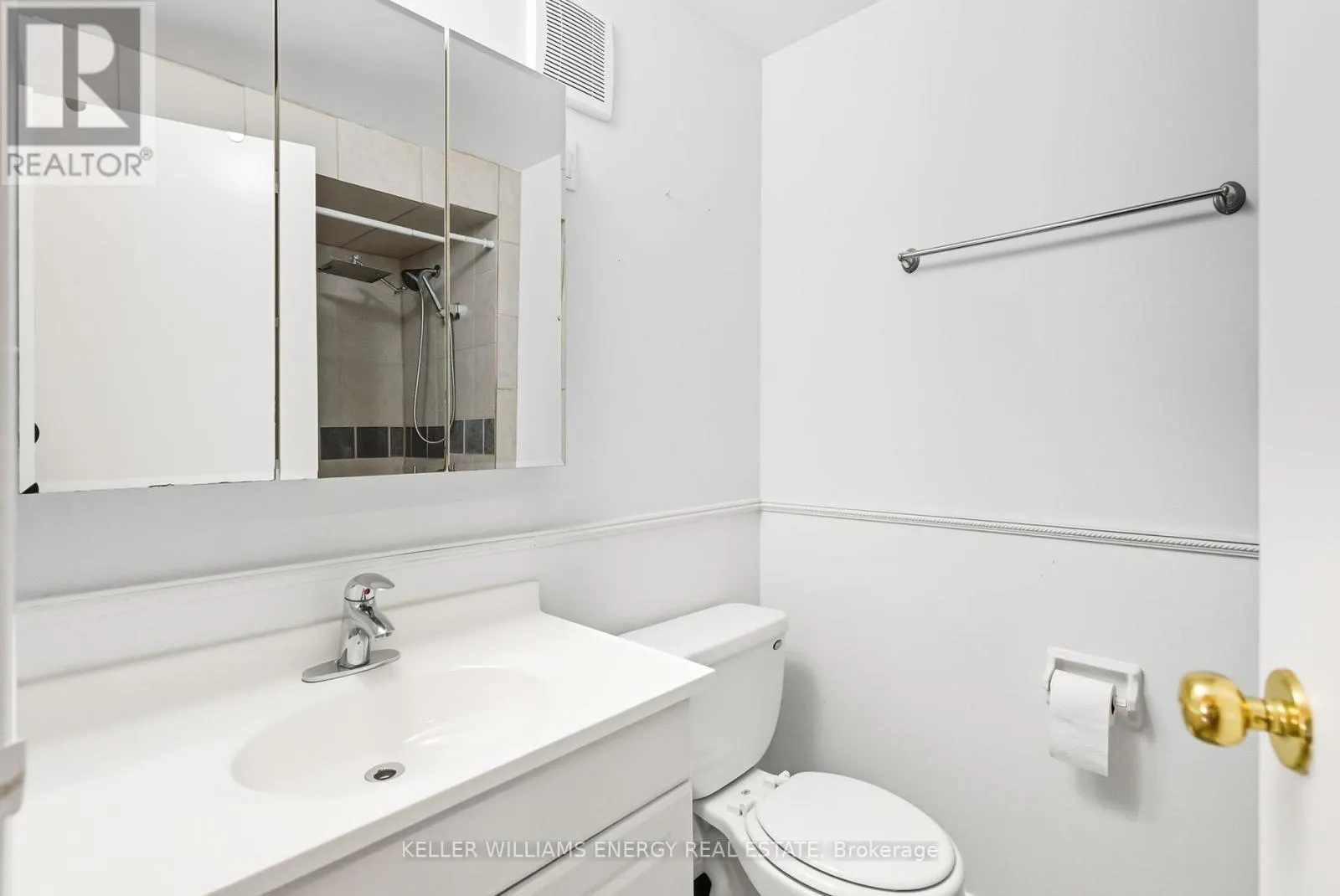 4 - 693 FRANCIS ROAD, #4