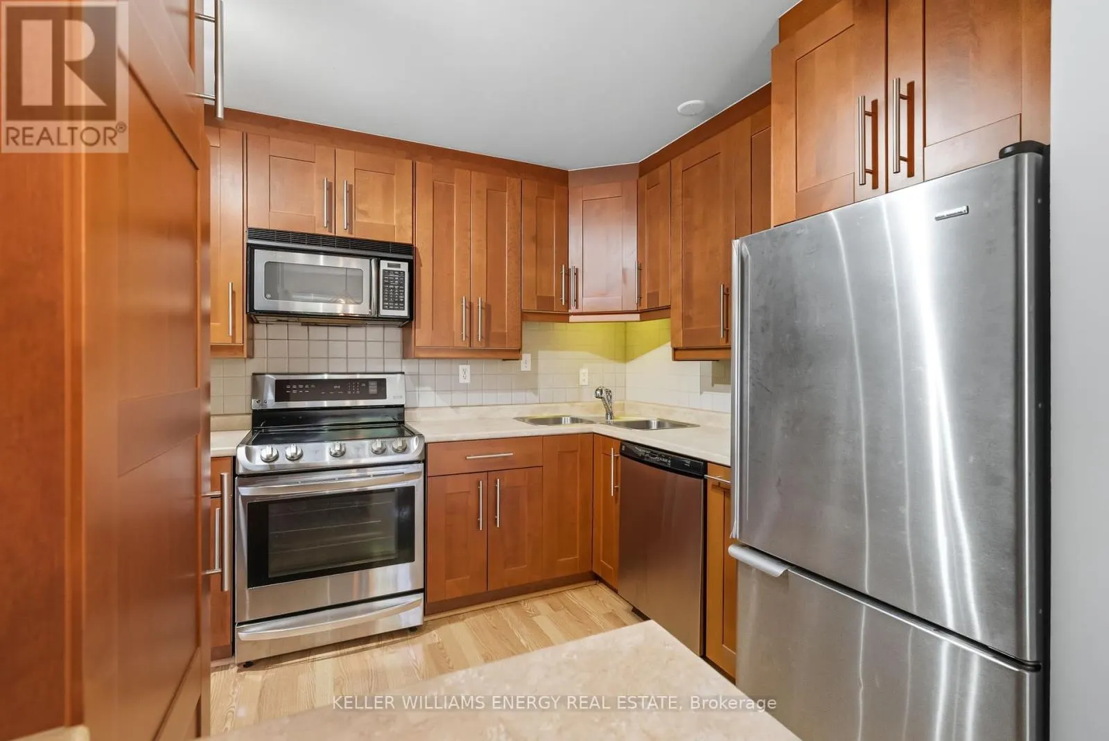 4 - 693 FRANCIS ROAD, #4