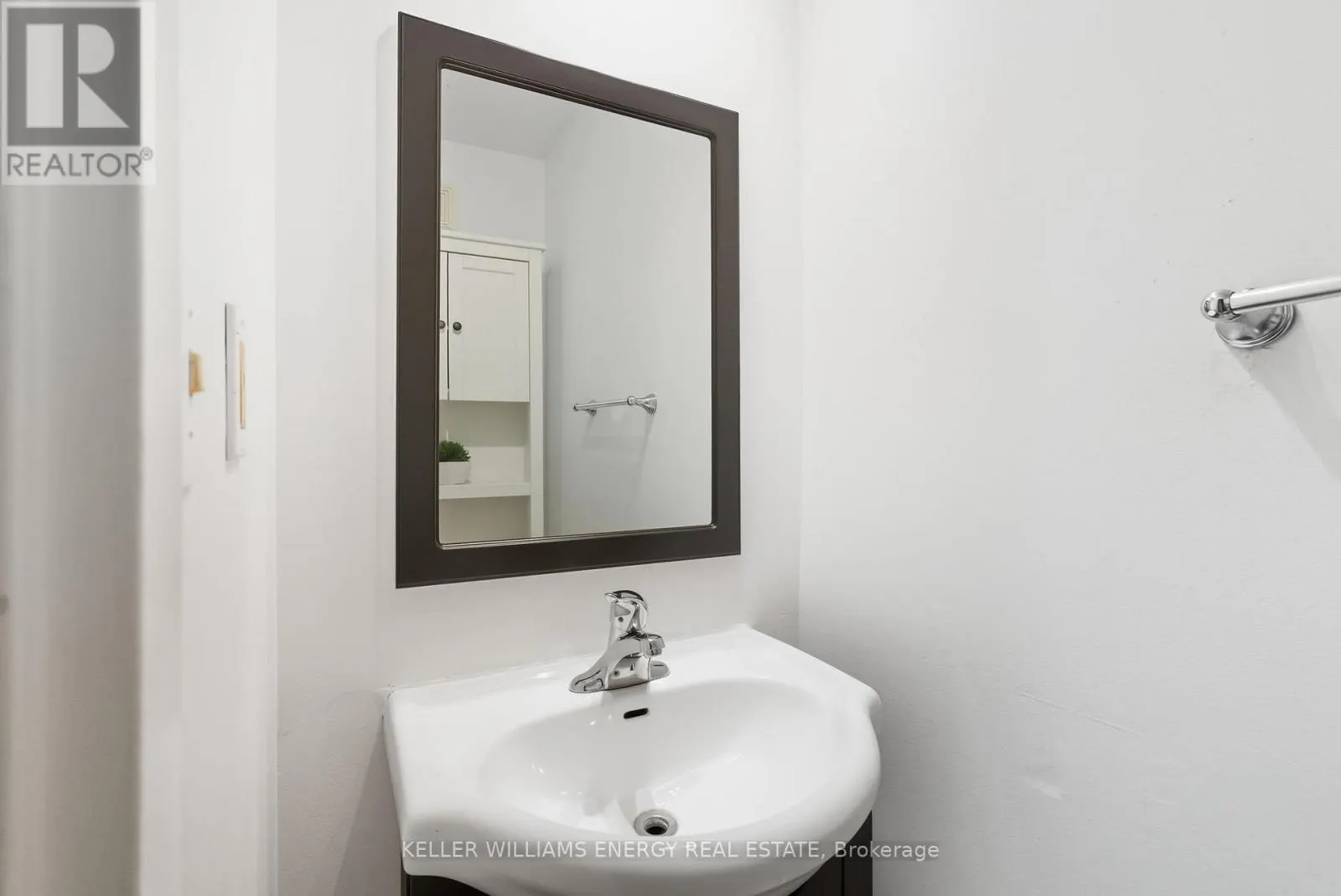 4 - 693 FRANCIS ROAD, #4