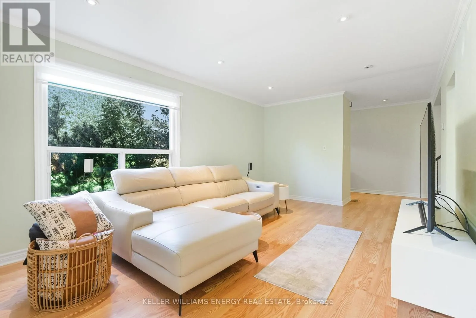 4 - 693 FRANCIS ROAD, #4