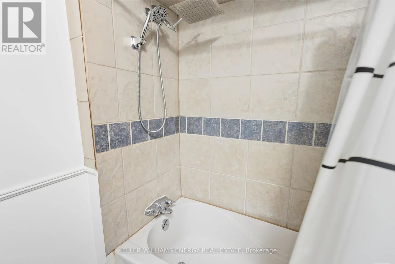 4 - 693 FRANCIS ROAD, #4