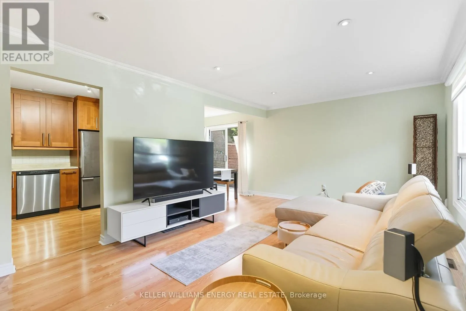 4 - 693 FRANCIS ROAD, #4