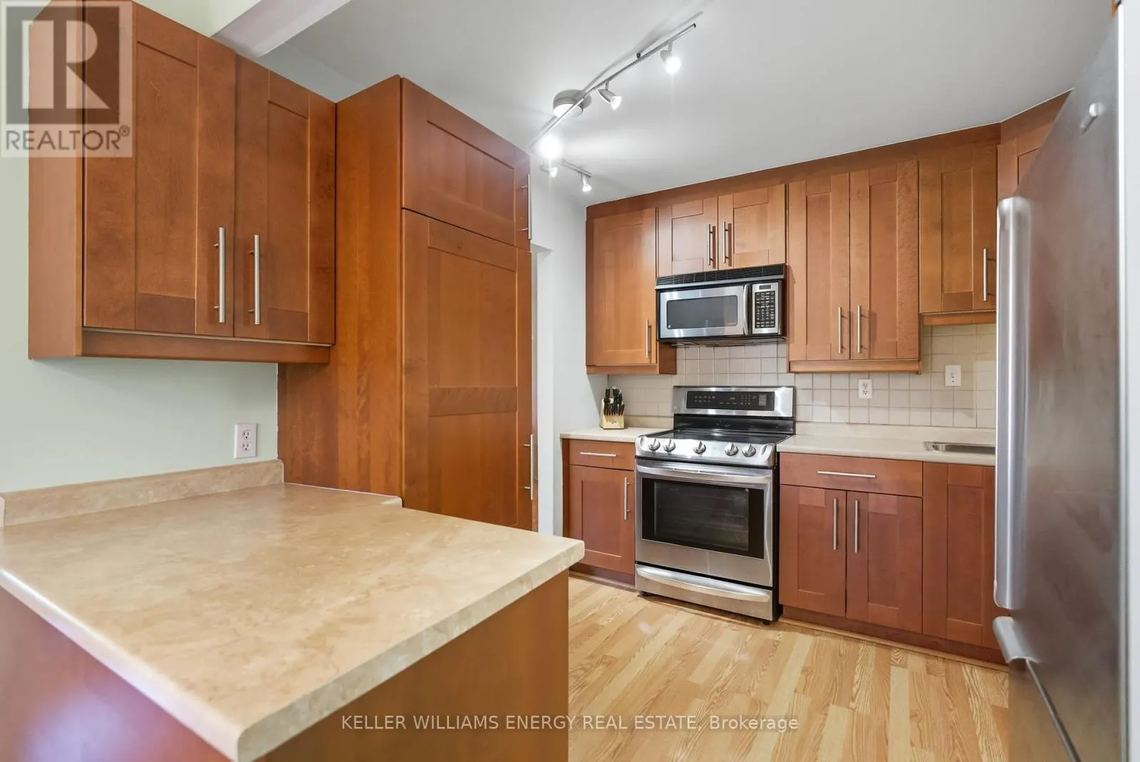 4 - 693 FRANCIS ROAD, #4