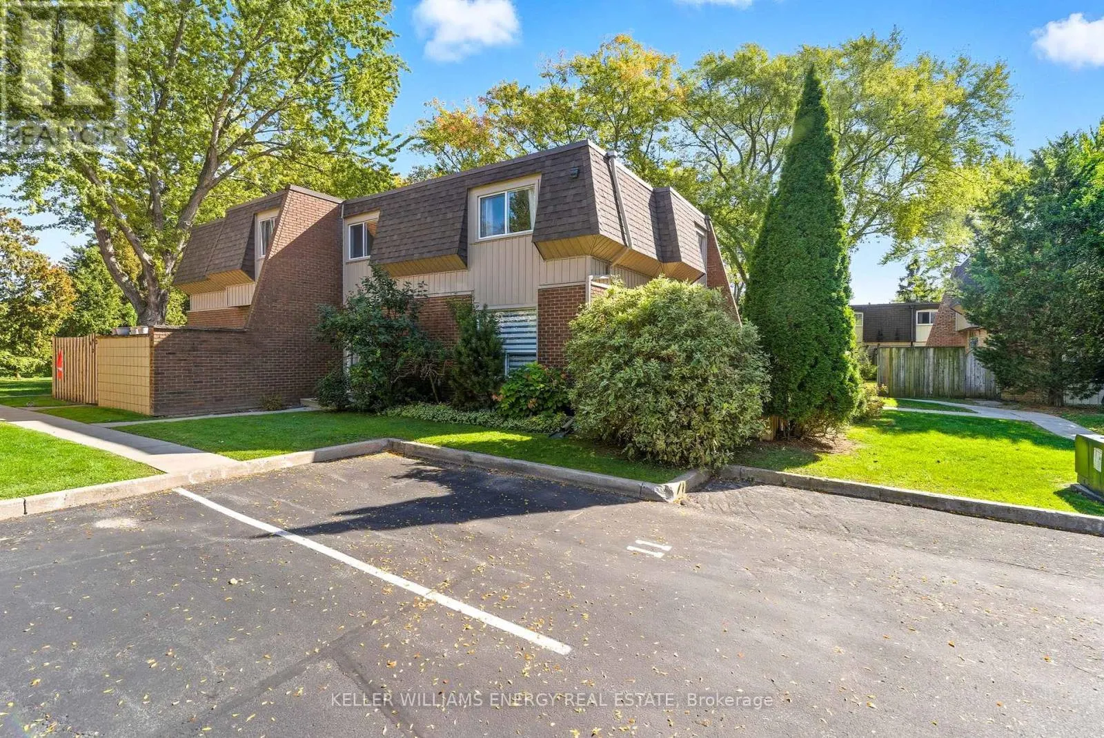 4 - 693 FRANCIS ROAD, #4