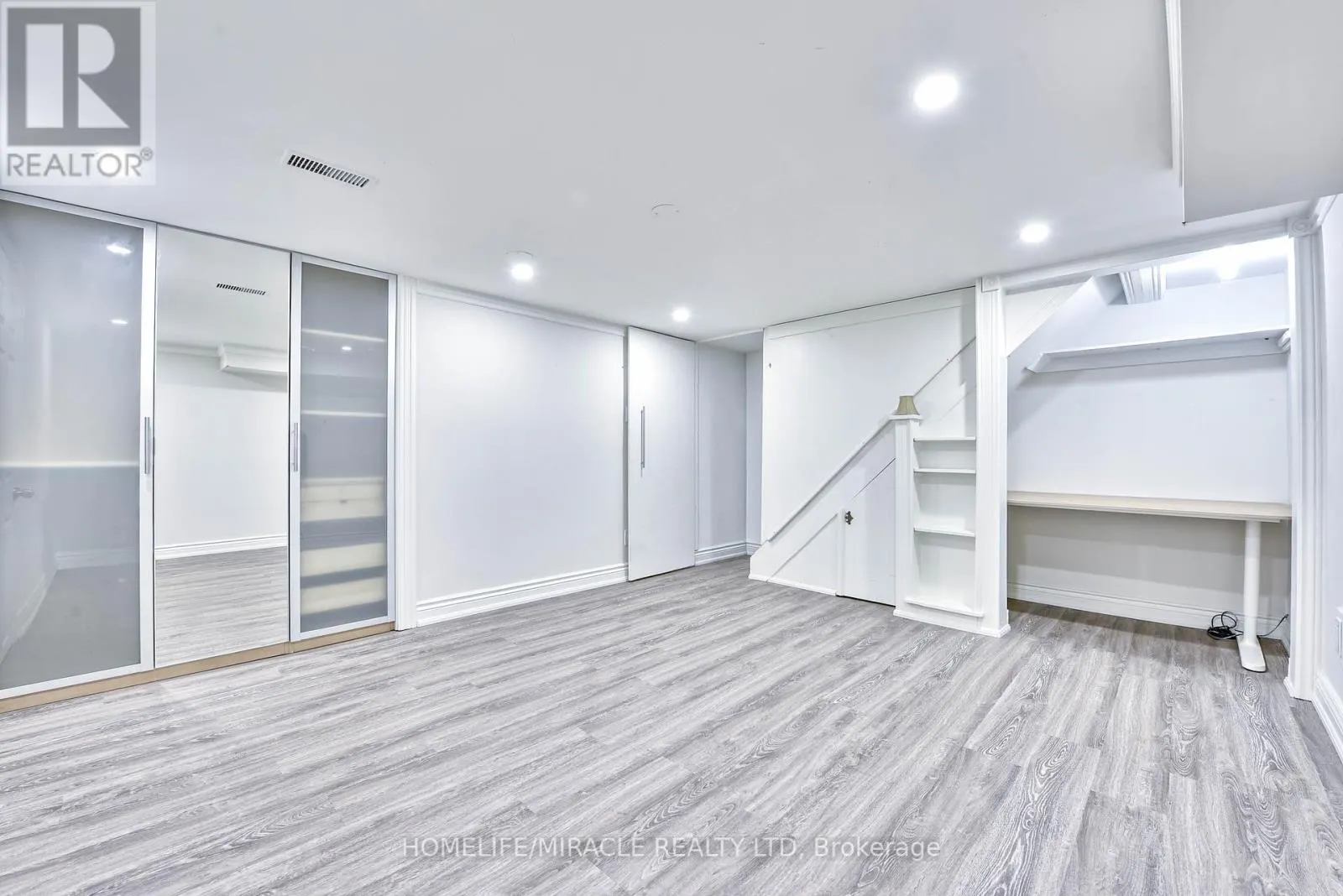 7596 CREDITVIEW ROAD