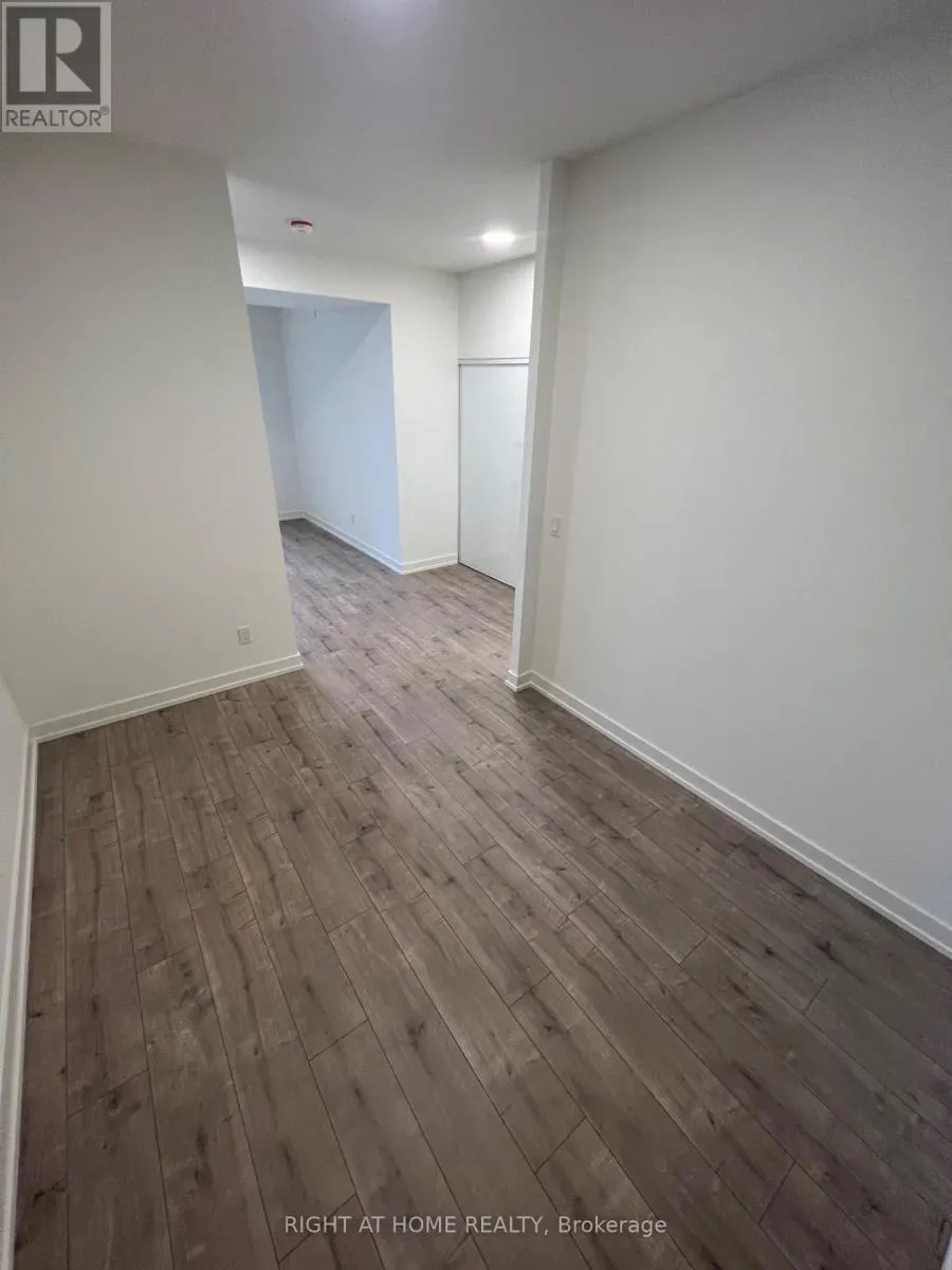 202 - 10 WILBY CRESCENT