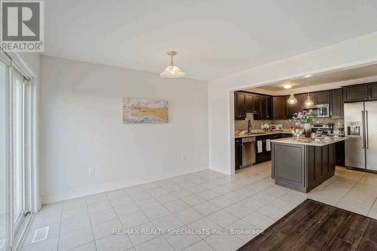 475 ZUEST CRESCENT