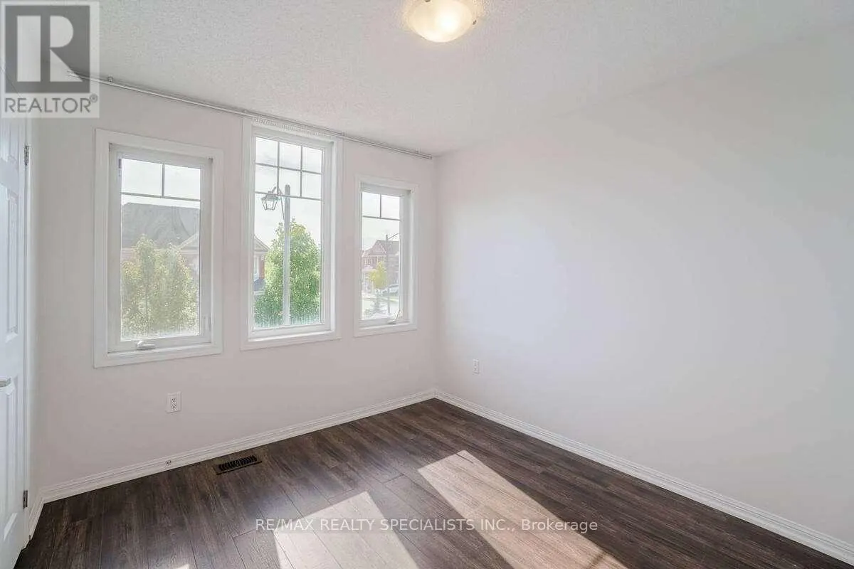 475 ZUEST CRESCENT