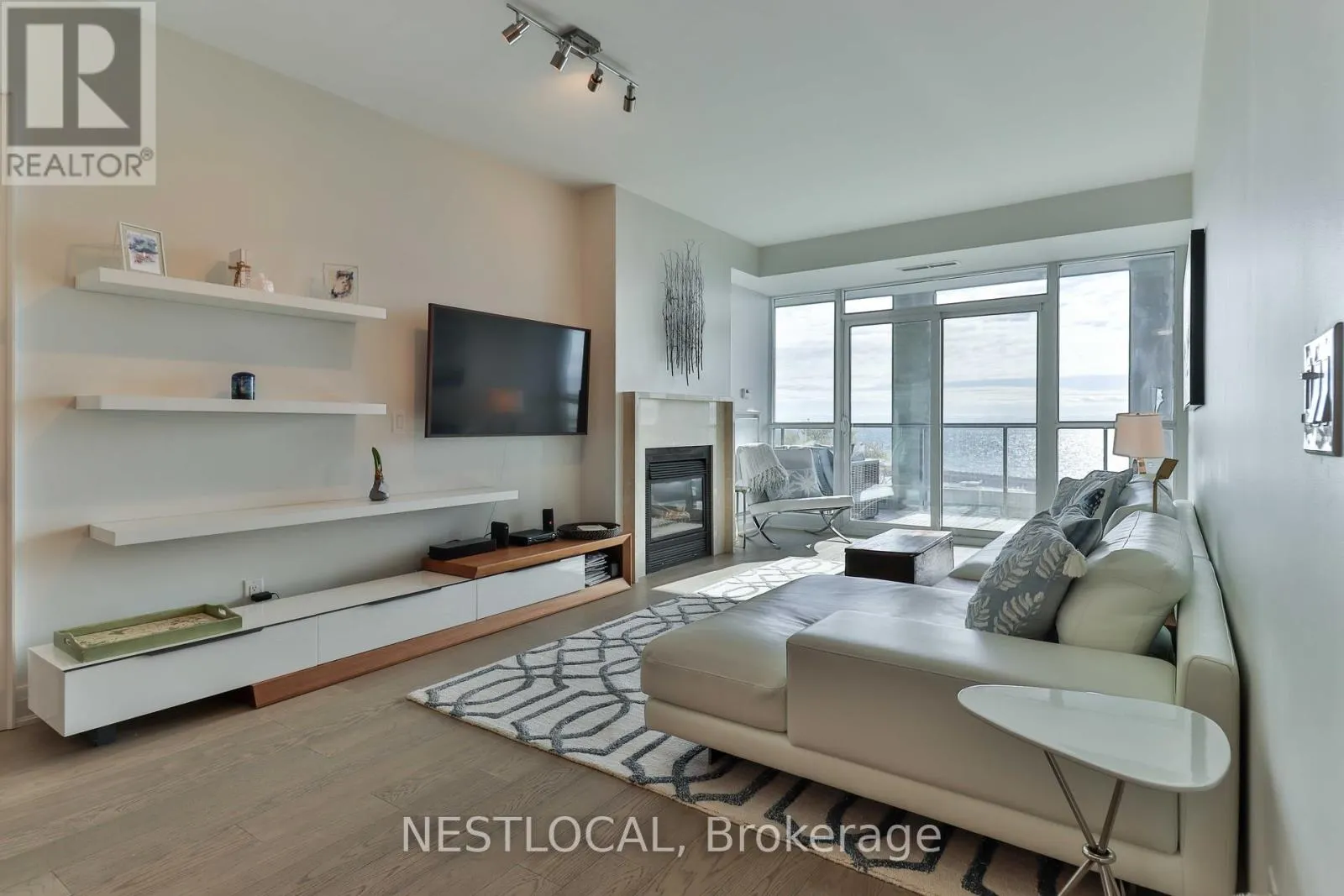 511 - 11 BRONTE ROAD