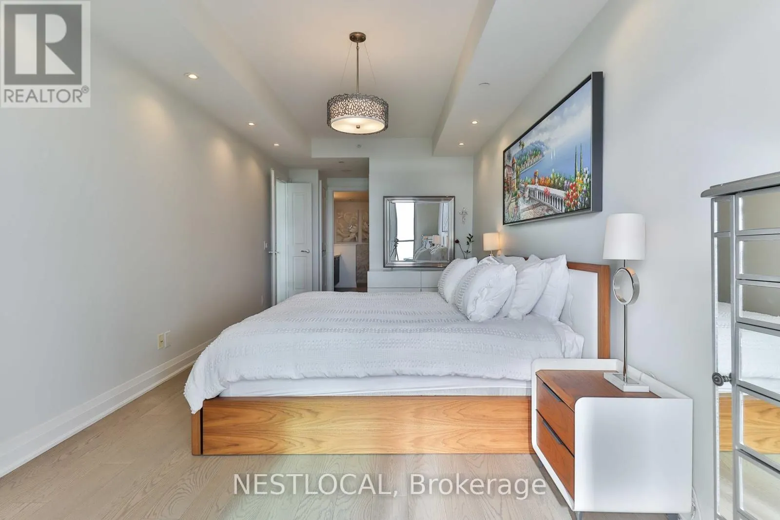 511 - 11 BRONTE ROAD