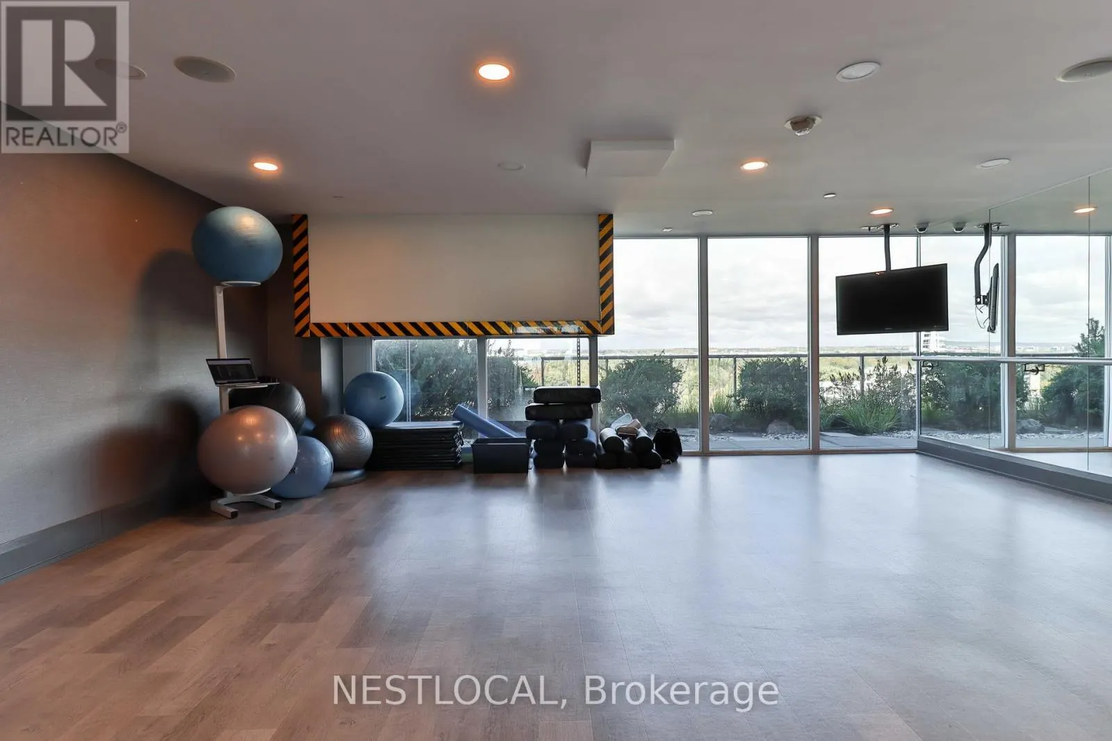 511 - 11 BRONTE ROAD