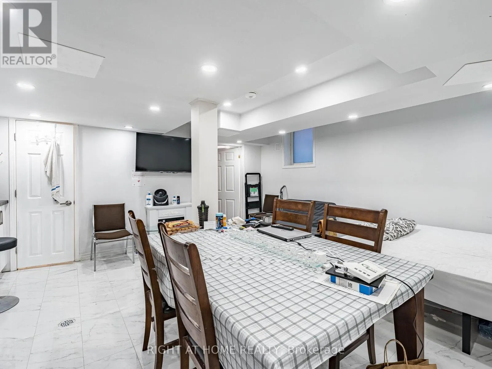 1156 PRESTONWOOD CRESCENT