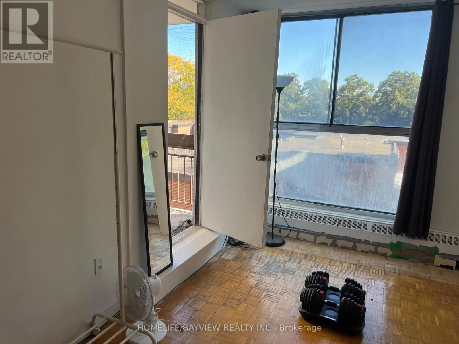 402 - 4689 JANE STREET