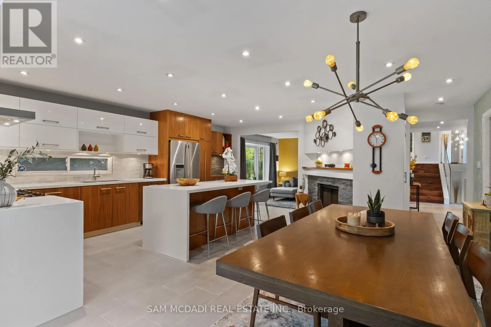 2480 PARMEER DRIVE