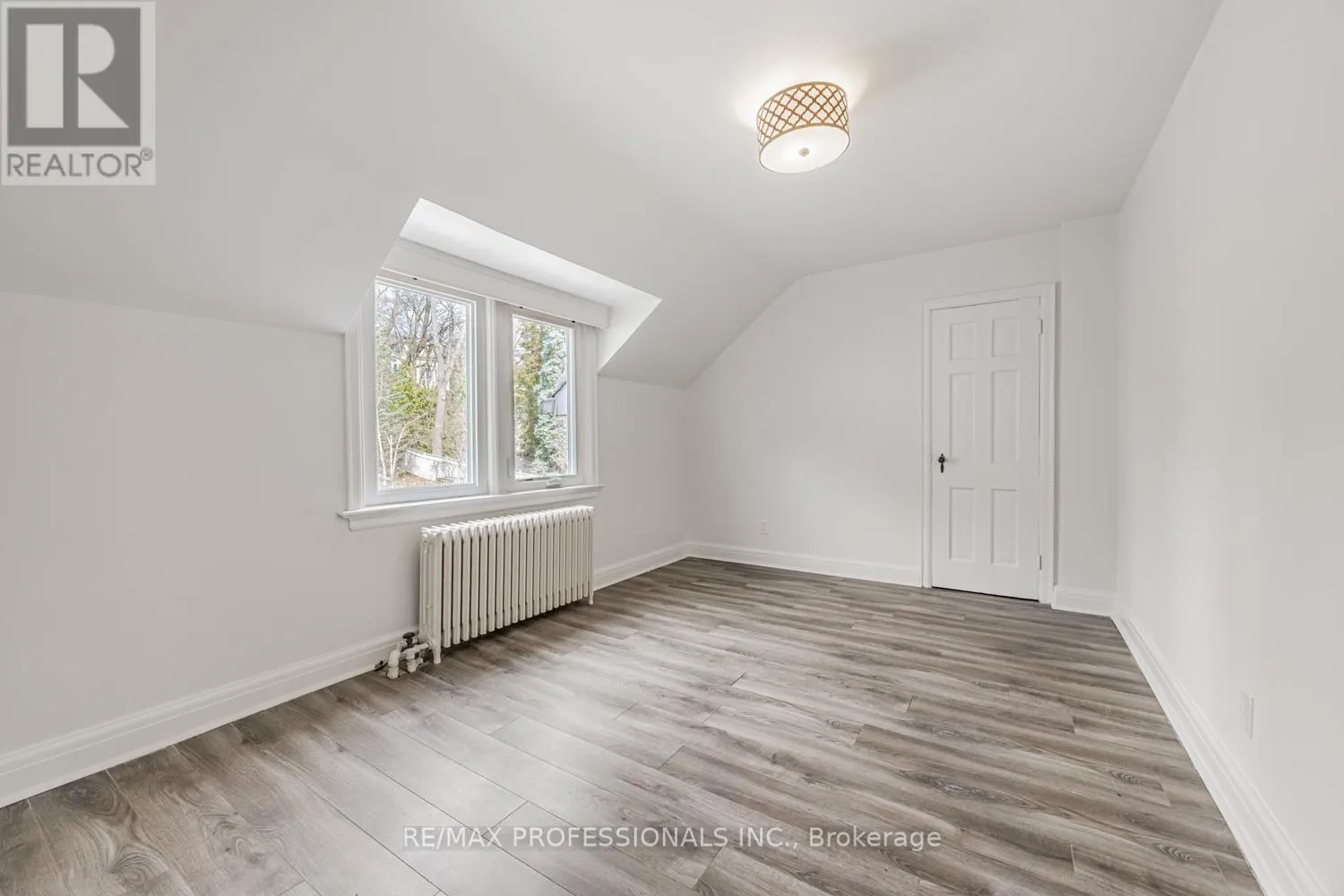 228 THE KINGSWAY