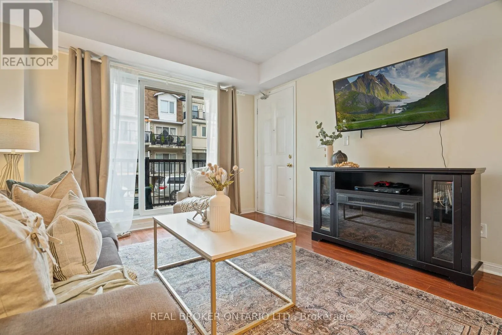 2066 - 3047 FINCH AVENUE W