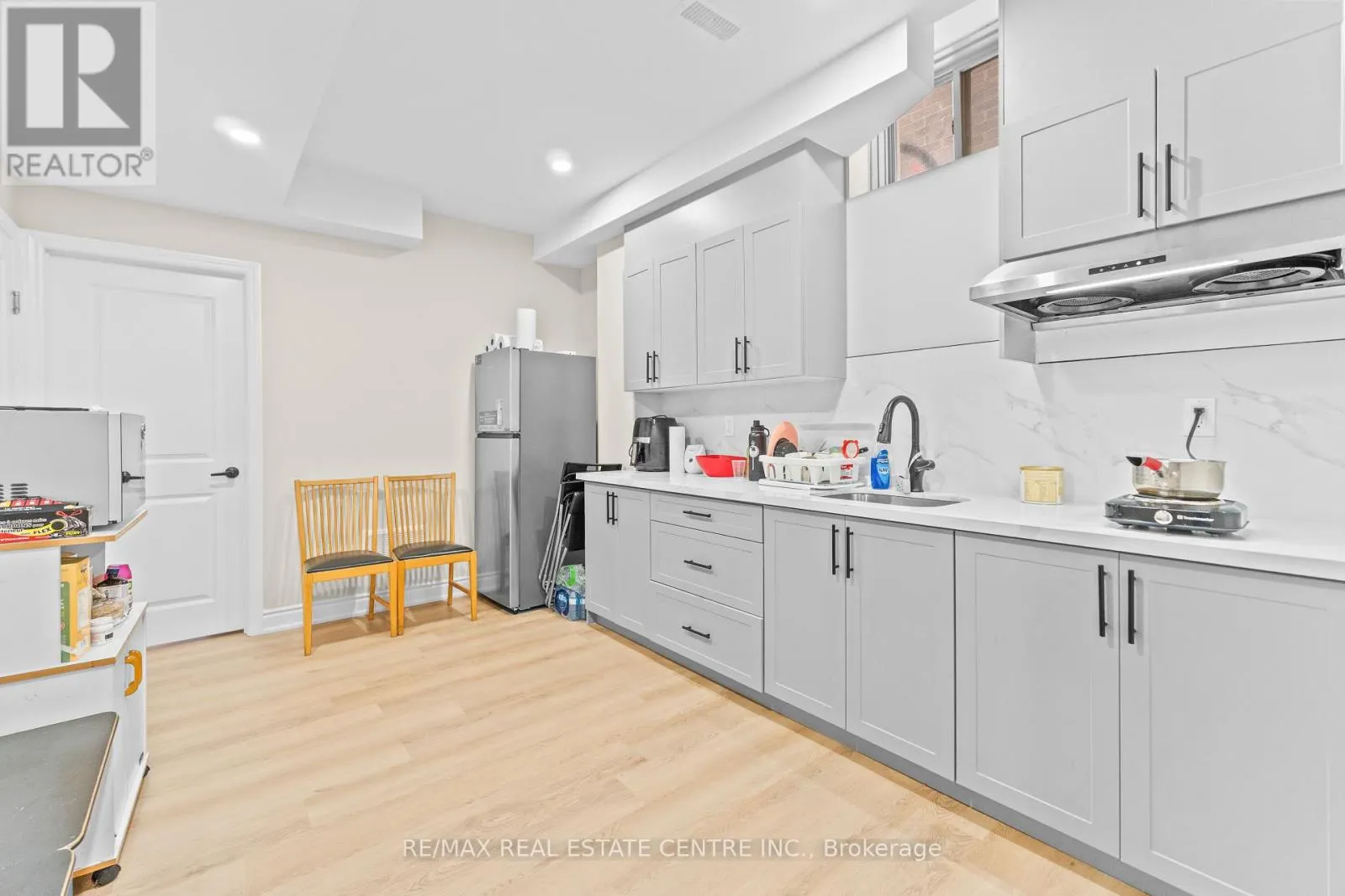 8 VINCENA ROAD